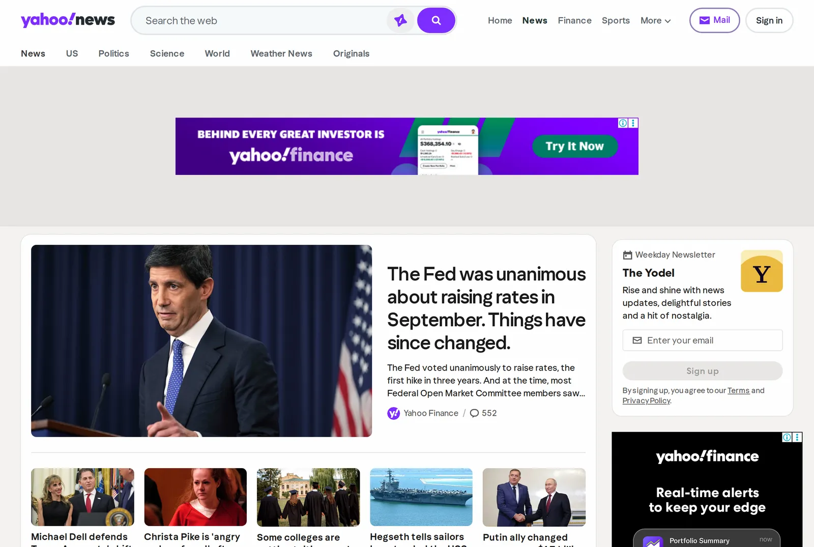 The Yahoo News front page with a Yahoo Finance banner ad above the lead story and a second Yahoo Finance ad in the right column, and a comment count of 552 under the lead story
